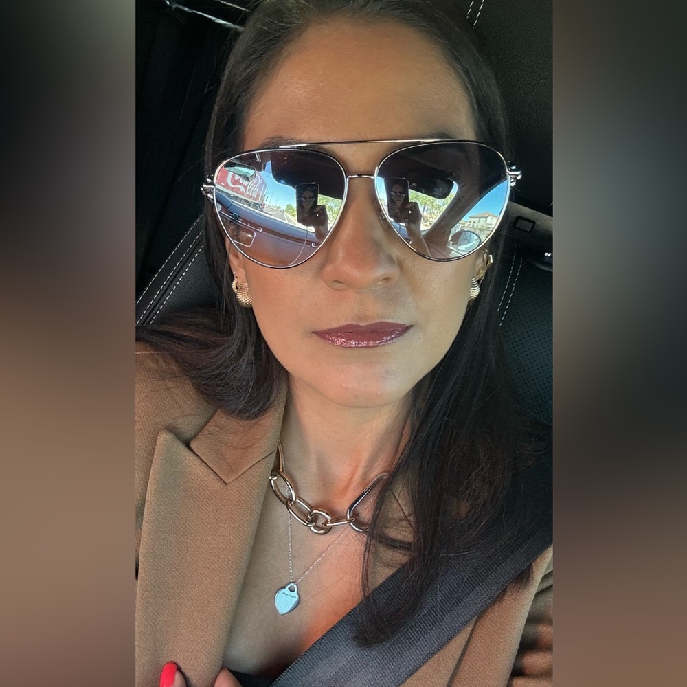 Meet your Posher, Claudia